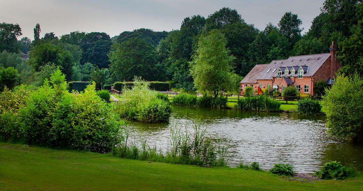 Lloyds Meadow Glamping Hotel Chester Buitenkant foto