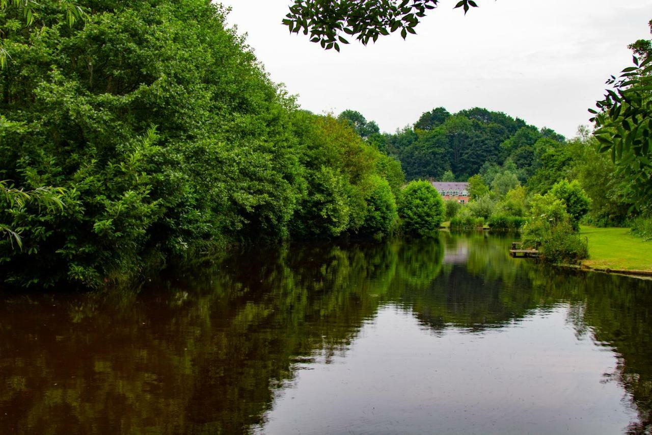 Lloyds Meadow Glamping Hotel Chester Buitenkant foto
